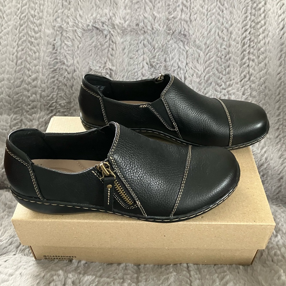 Clarks Women's Black Leather Loafers Comfort Collection Brand New